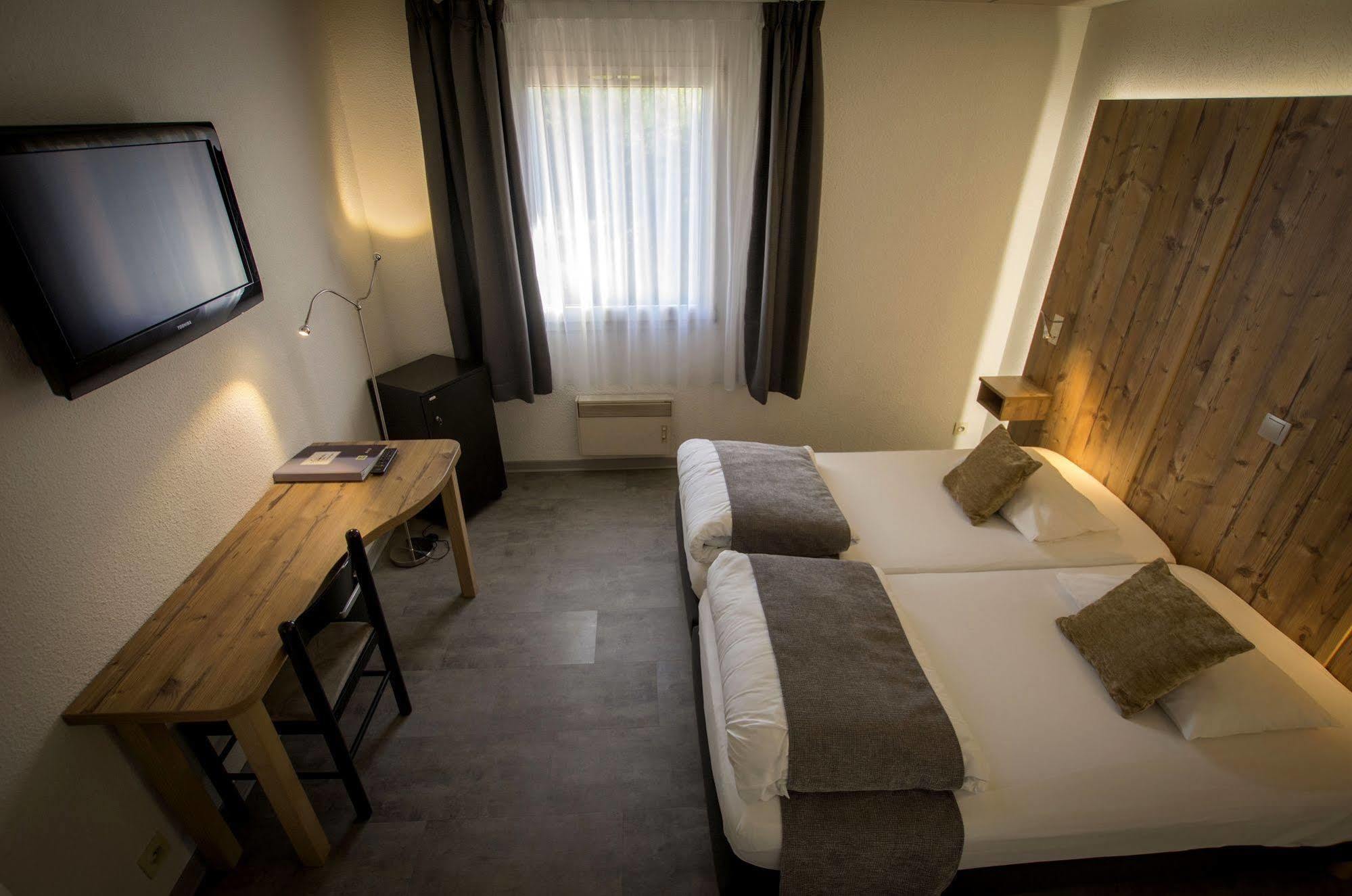 Logis Hotel Des Cepages Arbois Exterior photo